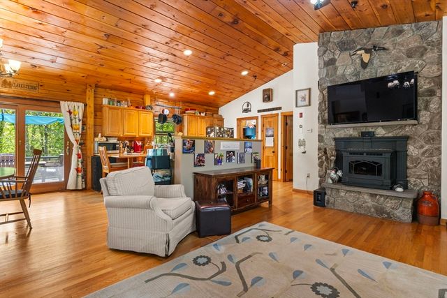 3210 Millers Ln, Dighton, MA 02715