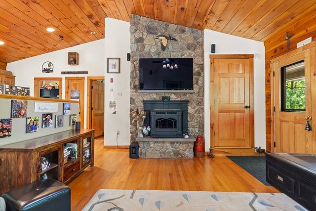 3210 Millers Ln, Dighton, MA 02715