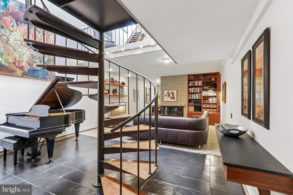 2014 LOMBARD ST, PHILADELPHIA, PA 19146 — exterior