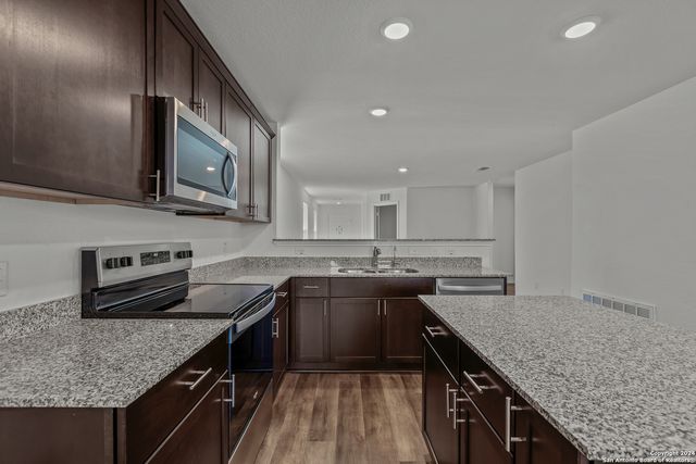 911 Bluegrass Point, New Braunfels, TX 78130