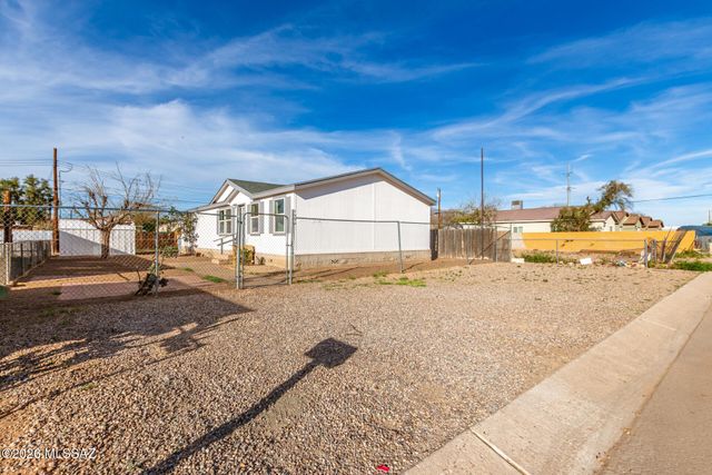 1000 W Garnette Street, Tucson, AZ 85705