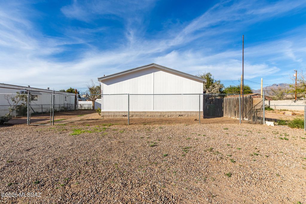 1000 W Garnette Street, Tucson, AZ 85705