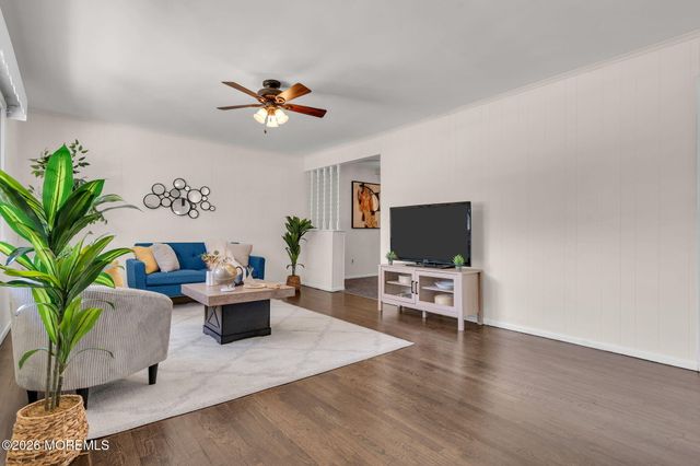 9 Green Ridge Drive, Toms River, NJ 08757