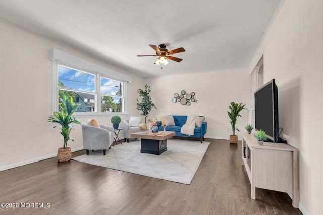 9 Green Ridge Drive, Toms River, NJ 08757