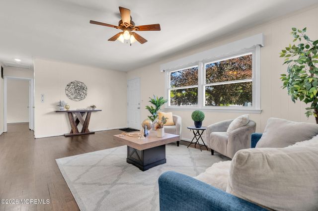 9 Green Ridge Drive, Toms River, NJ 08757