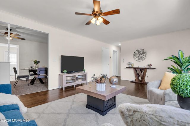9 Green Ridge Drive, Toms River, NJ 08757