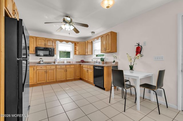 9 Green Ridge Drive, Toms River, NJ 08757