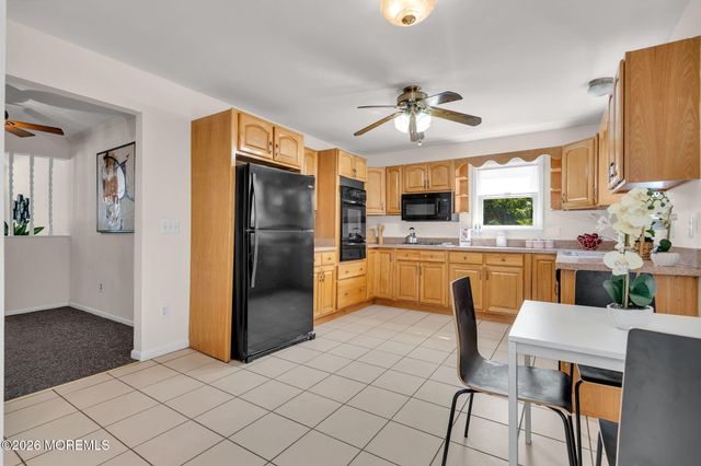 9 Green Ridge Drive, Toms River, NJ 08757