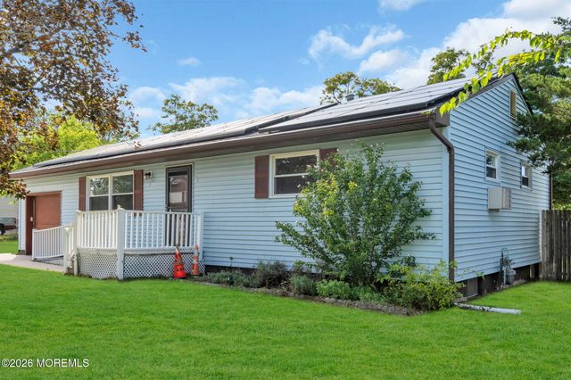 9 Green Ridge Drive, Toms River, NJ 08757
