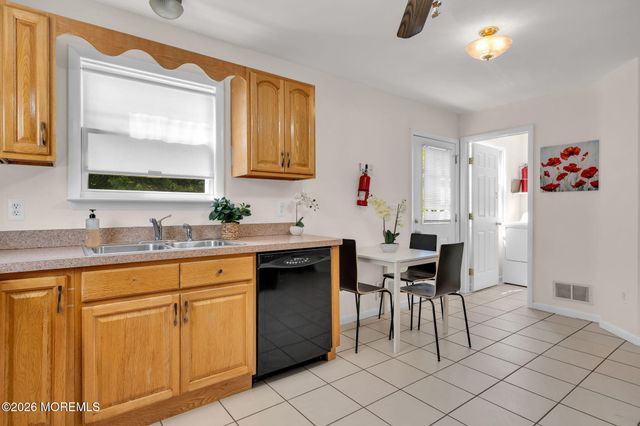 9 Green Ridge Drive, Toms River, NJ 08757