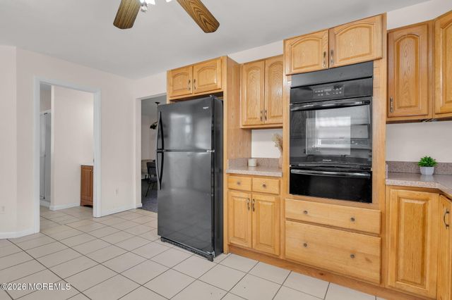 9 Green Ridge Drive, Toms River, NJ 08757