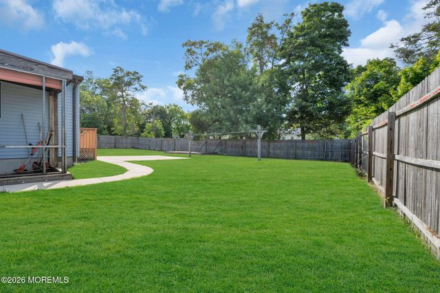 9 Green Ridge Drive, Toms River, NJ 08757