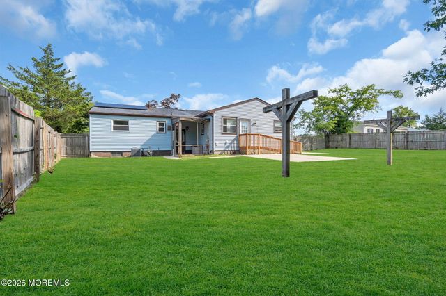 9 Green Ridge Drive, Toms River, NJ 08757