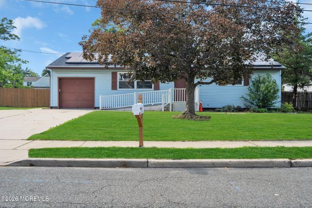 9 Green Ridge Drive, Toms River, NJ 08757