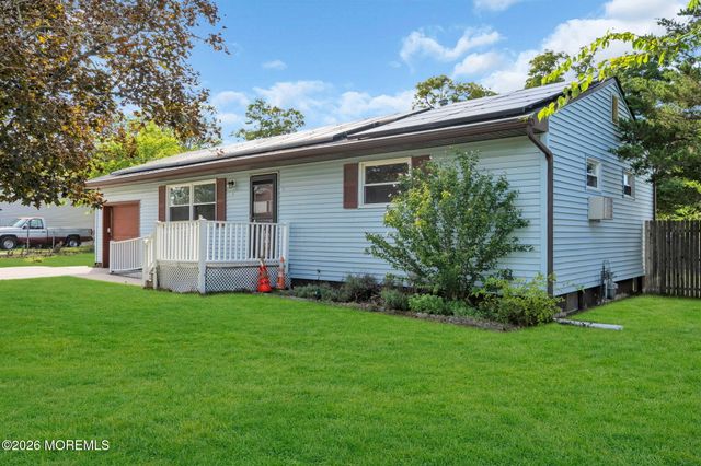 9 Green Ridge Drive, Toms River, NJ 08757