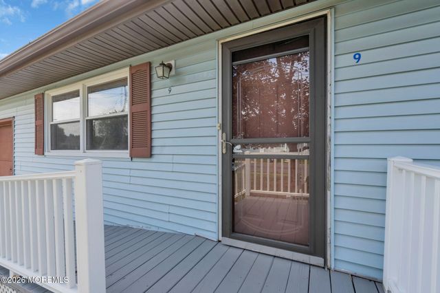 9 Green Ridge Drive, Toms River, NJ 08757