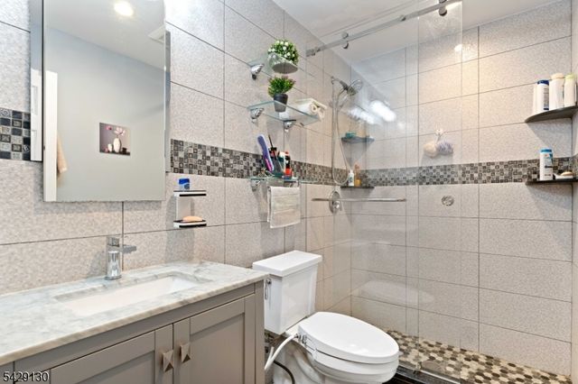 398 Hoover Ave 185, Bloomfield Twp., NJ 07003