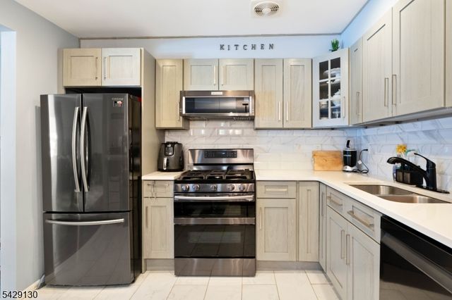 398 Hoover Ave 185, Bloomfield Twp., NJ 07003