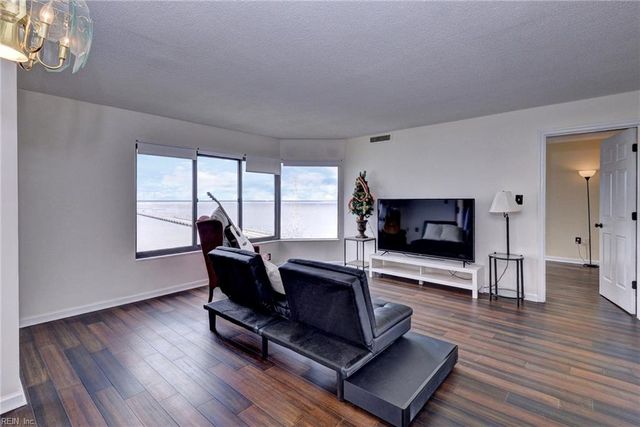 7501 River Rd Apt 16C, Newport News, VA 23607