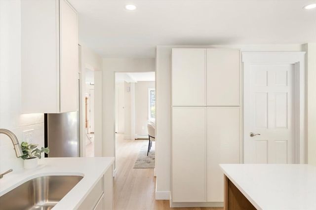 27 Rolling Lane, Needham, MA 02492