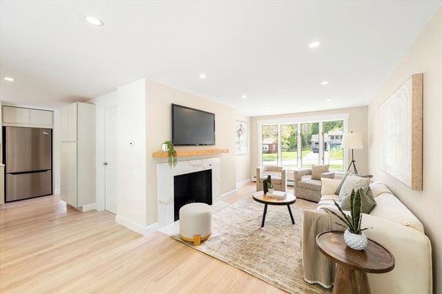27 Rolling Lane, Needham, MA 02492