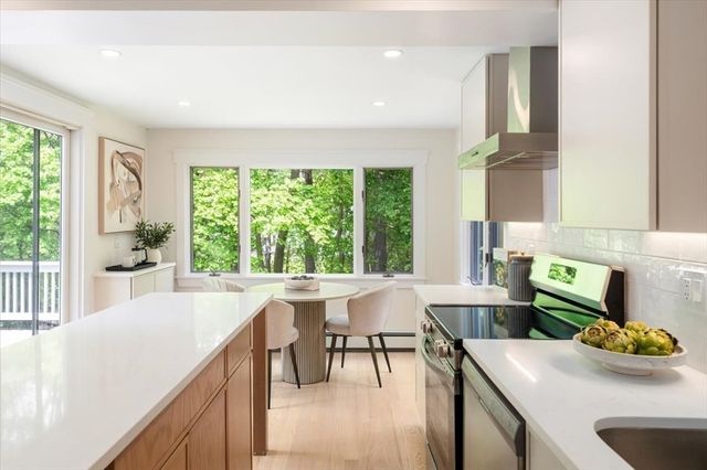 27 Rolling Lane, Needham, MA 02492