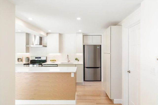 27 Rolling Lane, Needham, MA 02492