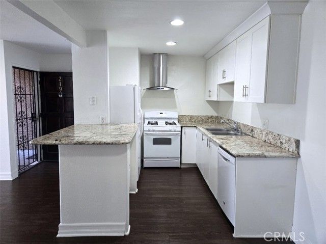 1101 W MacArthur Blvd 219, Santa Ana, CA 92707