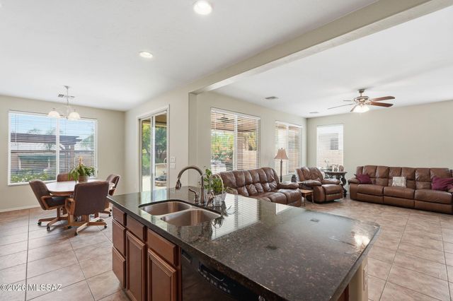 715 W Camino Curvitas, Sahuarita, AZ 85629