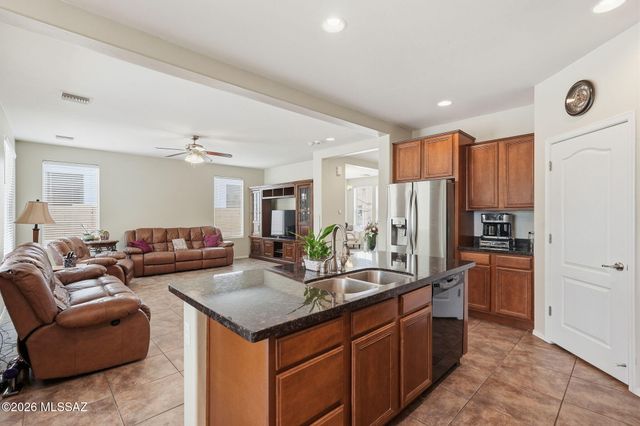 715 W Camino Curvitas, Sahuarita, AZ 85629