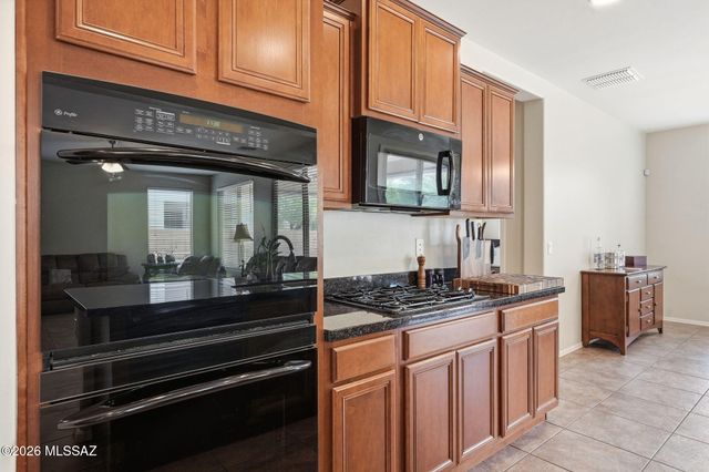 715 W Camino Curvitas, Sahuarita, AZ 85629