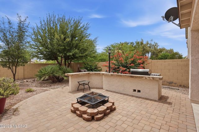 715 W Camino Curvitas, Sahuarita, AZ 85629
