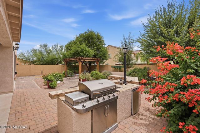 715 W Camino Curvitas, Sahuarita, AZ 85629