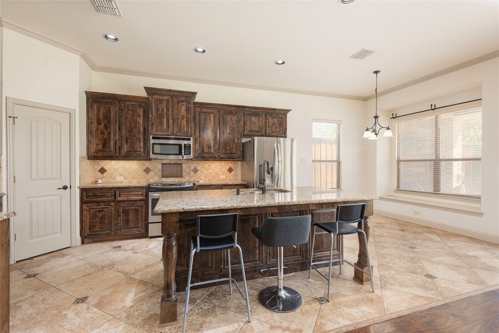 106 Highwood Avenue, Oak Point, TX 75068
