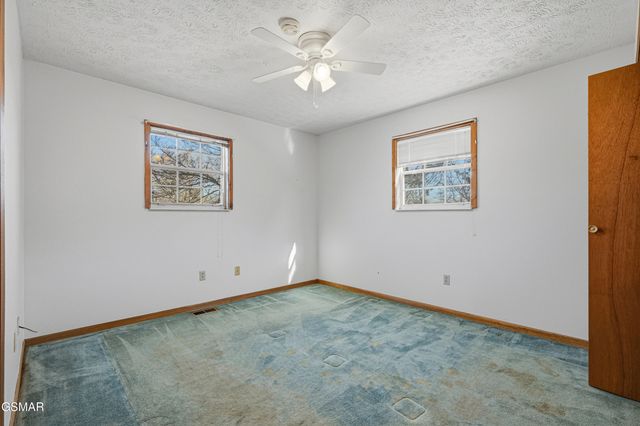 2821 Burnett Drive, Kodak, TN 37764