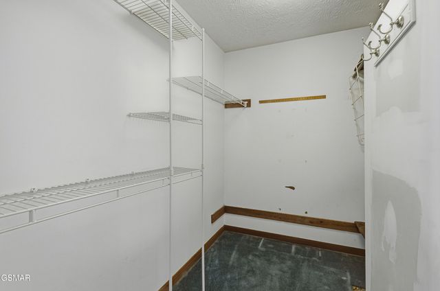 2821 Burnett Drive, Kodak, TN 37764
