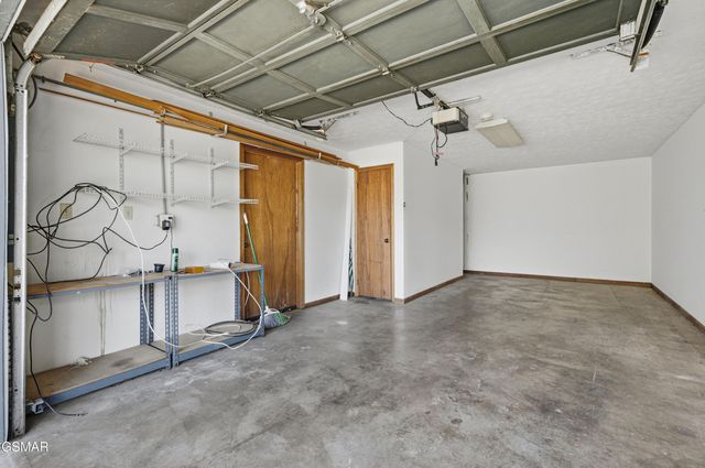 2821 Burnett Drive, Kodak, TN 37764