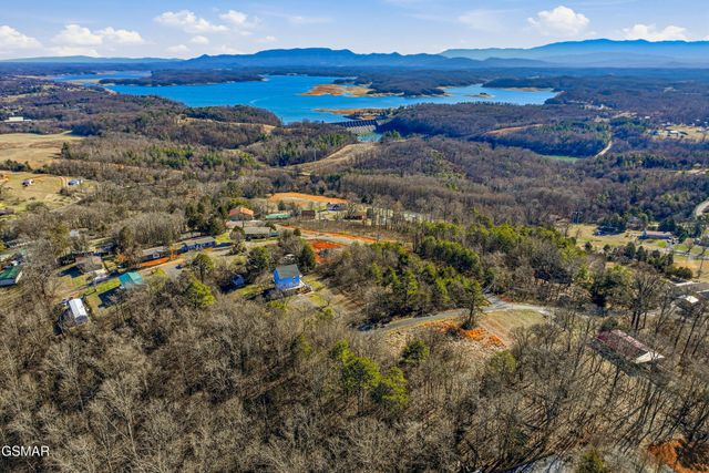 2821 Burnett Drive, Kodak, TN 37764