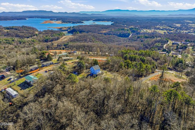 2821 Burnett Drive, Kodak, TN 37764