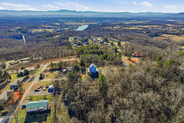 2821 Burnett Drive, Kodak, TN 37764