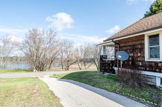 1294 W Glendora Road, Weesaw Twp, MI 49107