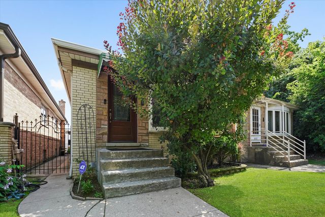 4551 W Foster Avenue, Chicago, IL 60630
