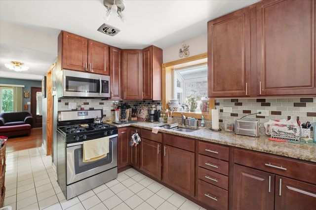 4551 W Foster Avenue, Chicago, IL 60630