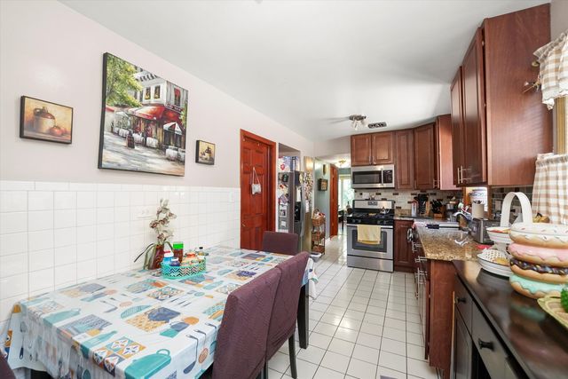 4551 W Foster Avenue, Chicago, IL 60630