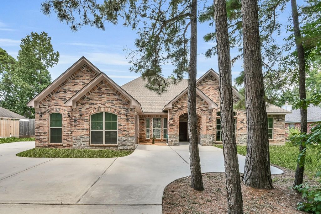 7102 Black Forest Drive, Magnolia, TX 77354