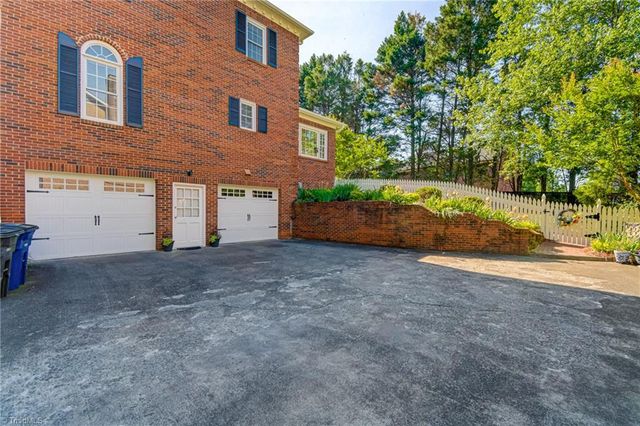 1708 Briar Lake Road, Winston-salem, NC 27103