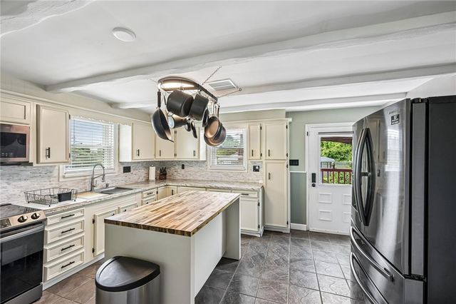 4065 Airport Road, Hanover Twp, PA 18109