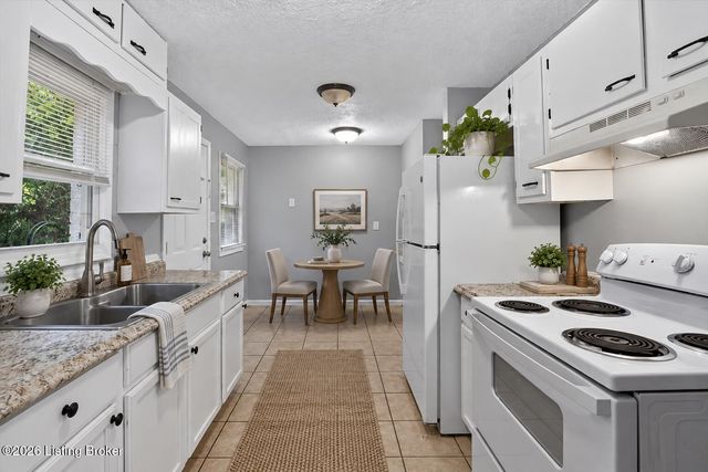 5307 Armsmere Way, Louisville, KY 40218
