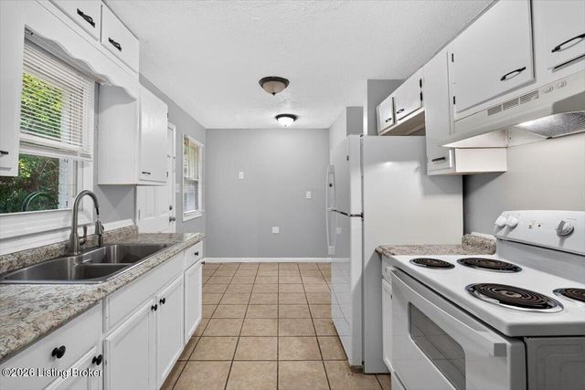 5307 Armsmere Way, Louisville, KY 40218