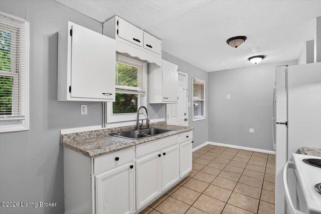 5307 Armsmere Way, Louisville, KY 40218